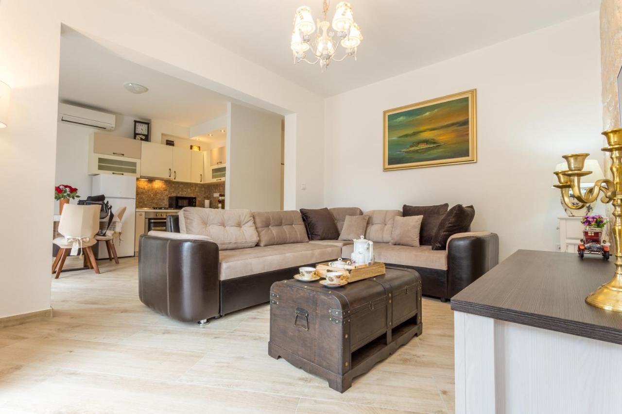 Villa Capitis In The Center- Luxury Apartment With Swimming Pool Hvar Town Esterno foto
