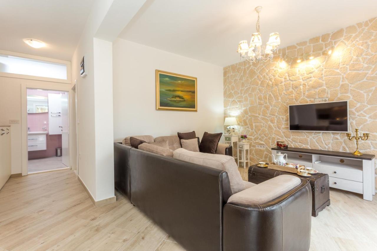 Villa Capitis In The Center- Luxury Apartment With Swimming Pool Hvar Town Esterno foto