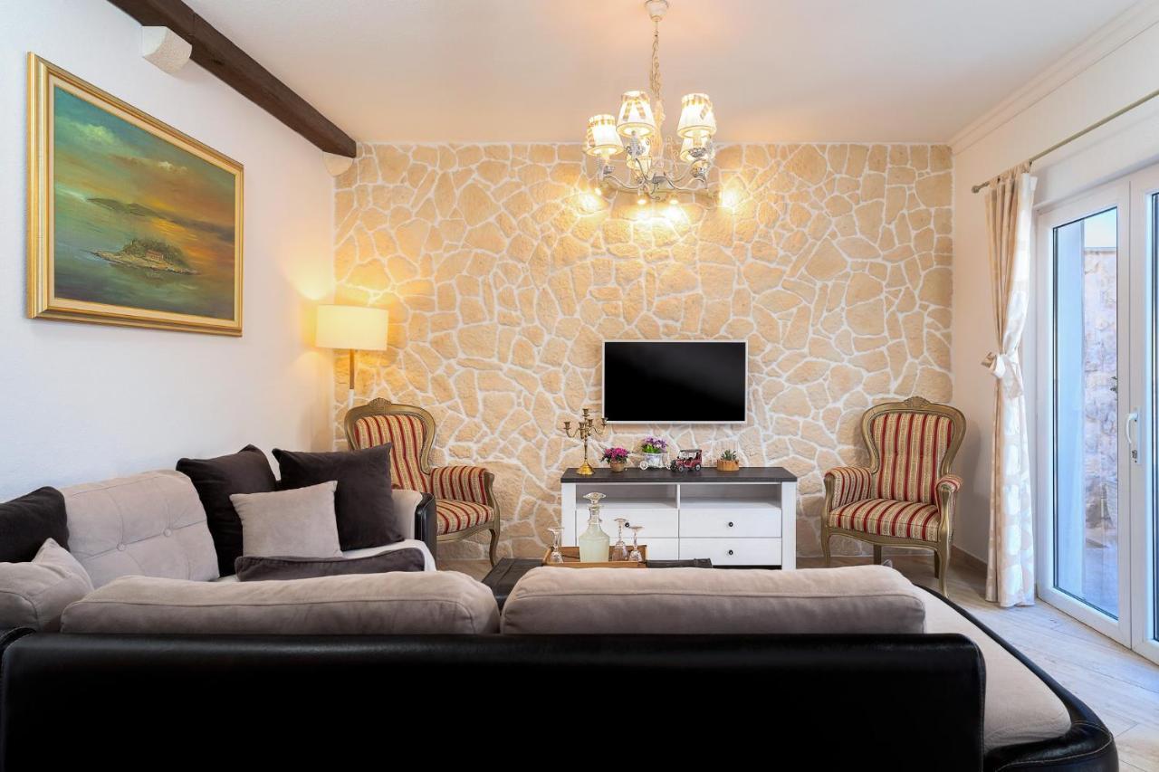 Villa Capitis In The Center- Luxury Apartment With Swimming Pool Hvar Town Esterno foto